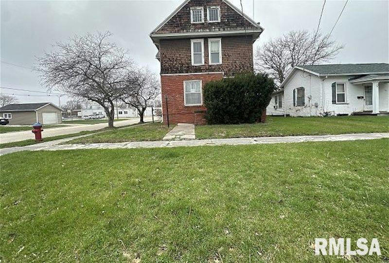 500 N 1ST ST, MONMOUTH, IL 61462, photo 1 of 7