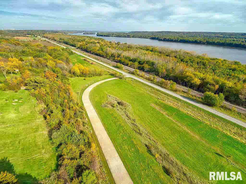 3496 OLD HIGHWAY RD, MUSCATINE, IA 52761, photo 1 of 6