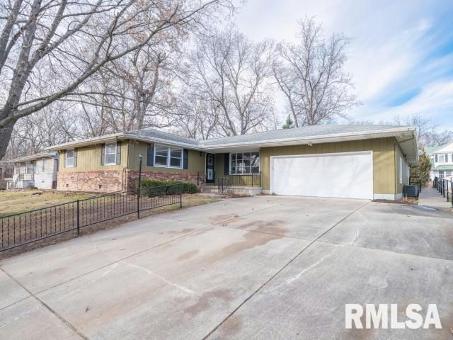 2907 W BROOKSIDE DR, PEORIA, IL 61615, photo 1 of 32