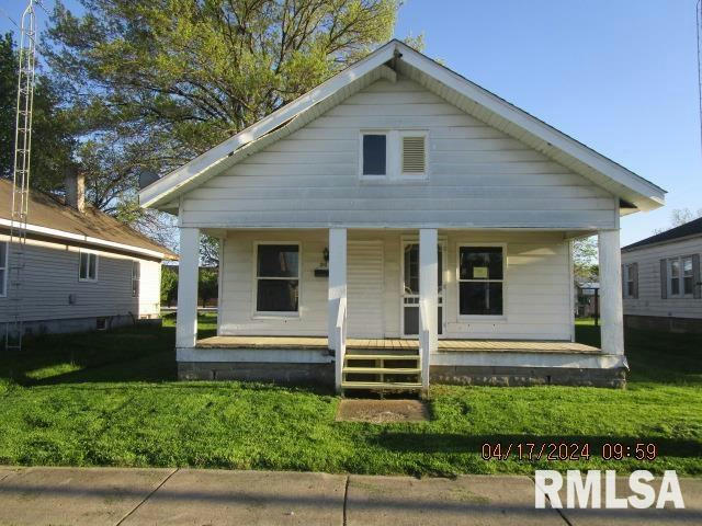 210 W RAY AVE, CHRISTOPHER, IL 62822, photo 1 of 9