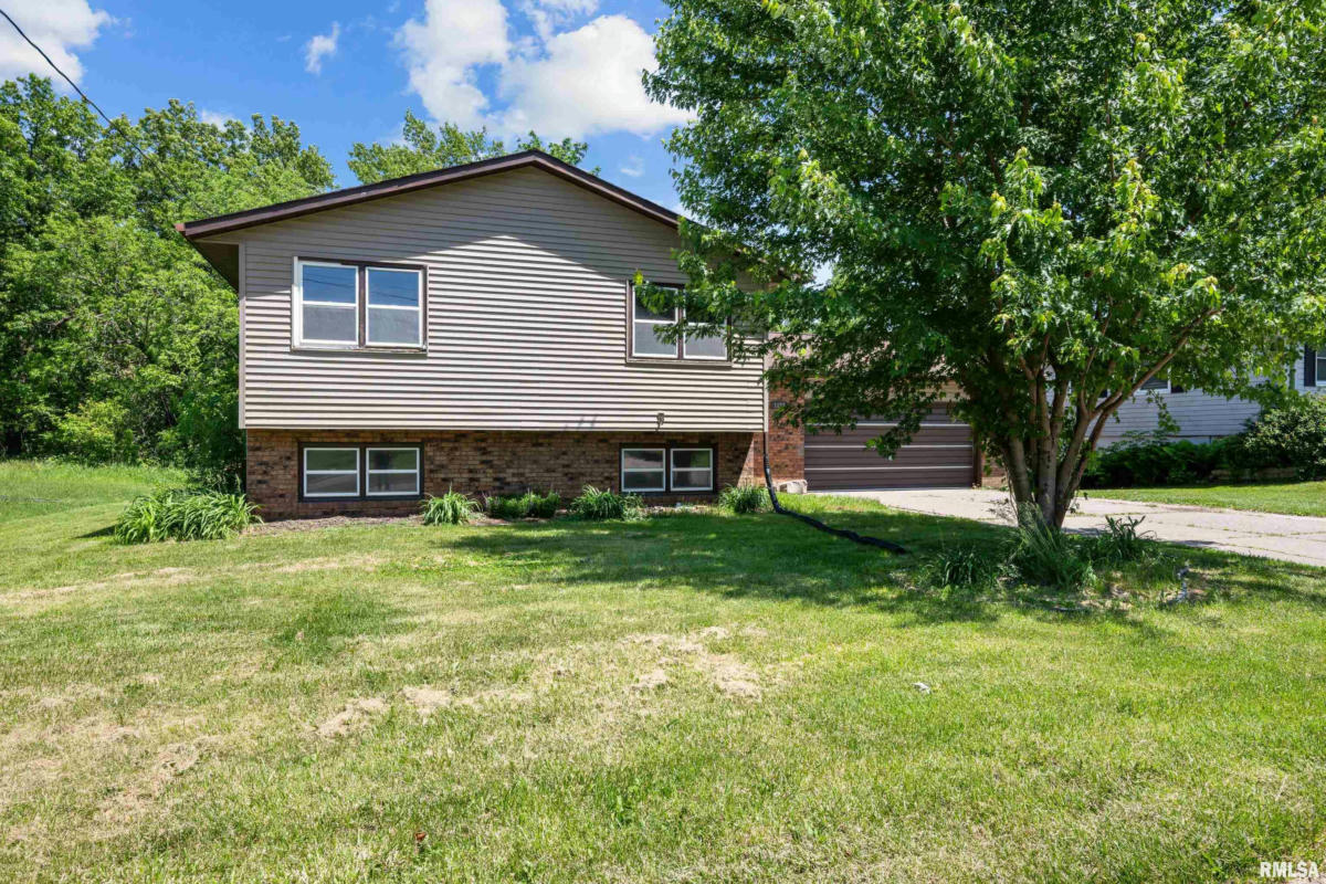 1823 GREEN ACRES DR, MUSCATINE, IA 52761, photo 1 of 28